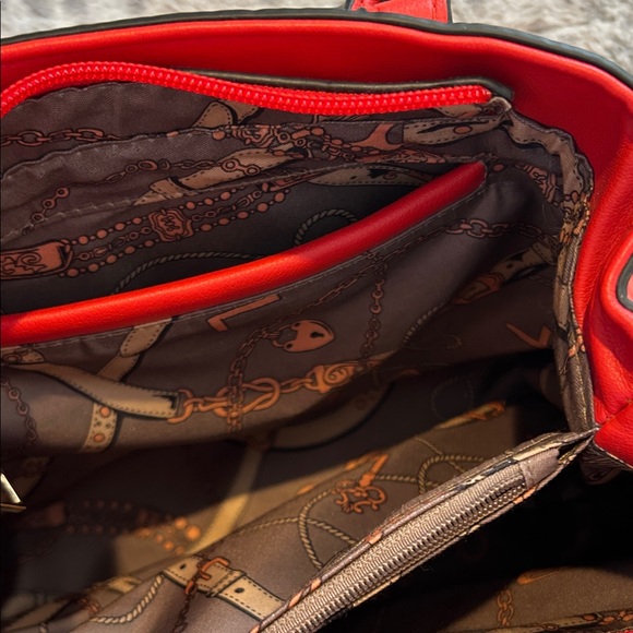 Elegant Red Crocodile-Embossed Handbag - Picture 9 of 14
